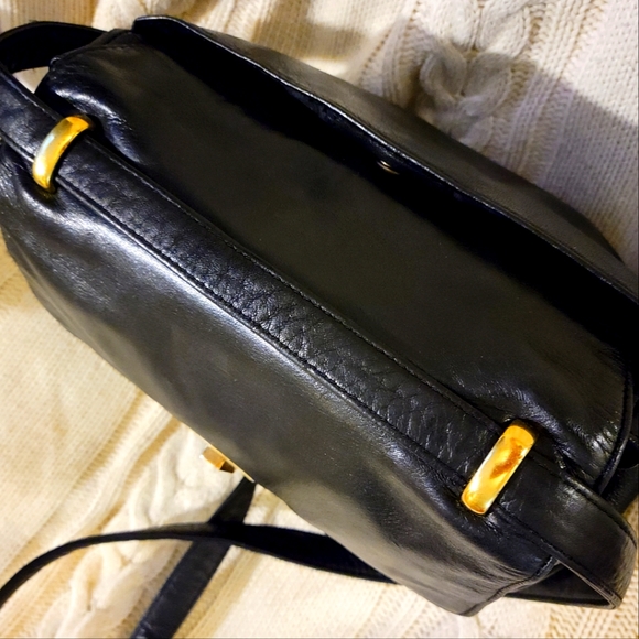 Black DKNY cross body bag - Picture 4 of 10